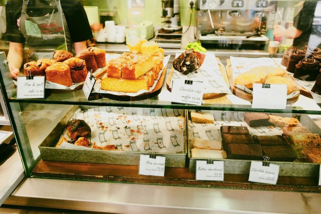 Belegte Snacks und Backwaren für unterwegs